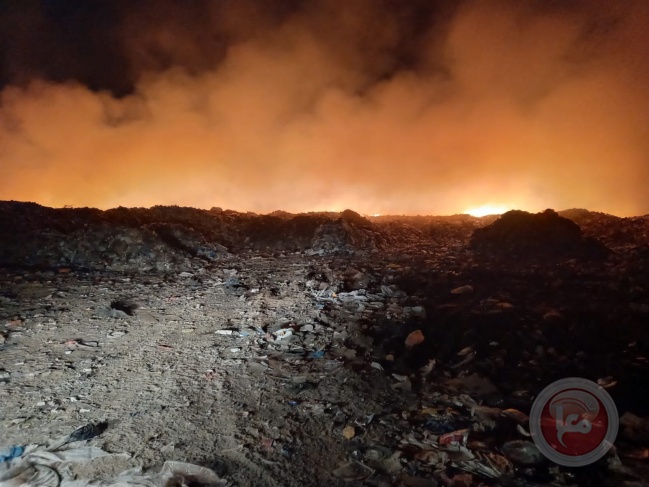 اشتعال النيران بمكب النفايات جنوب شرق مدينة غزة