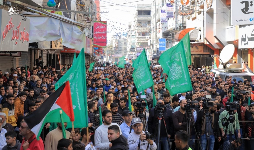 بالصور- حماس تنظم مسيرة نصرة للأقصى والضفة وللأسرى