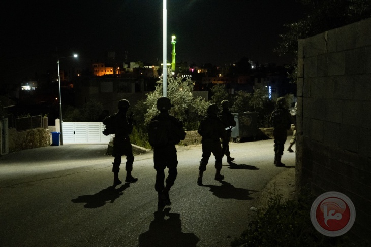 قوات الاحتلال تعتقل 12مواطنا من الضفة والقدس