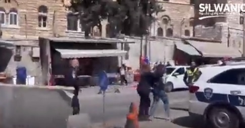 الاحتلال يعتقل شابة من القدس