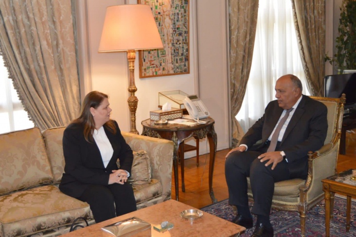 وزير الخارجية المصري يستقبل المحامية فدوى البرغوثي 