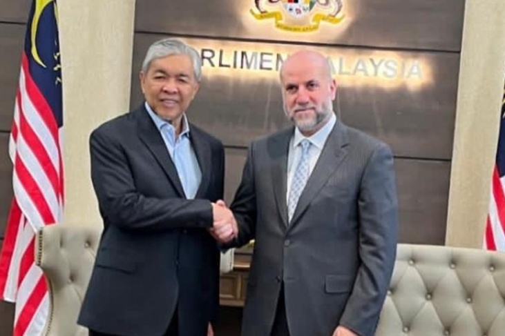 الهباش يبحث مع نائب رئيس الوزراء الماليزي العلاقات الثنائية