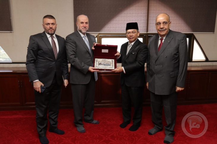 الهبّاش يطلع وزير الشؤون الدينية الماليزي على الأوضاع في فلسطين