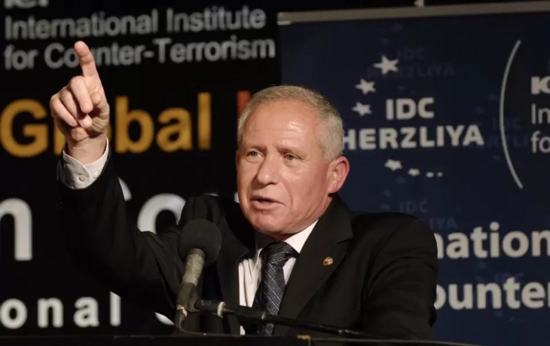 لابيد: آفي ديختر يعرض أمن إسرائيل للخطر