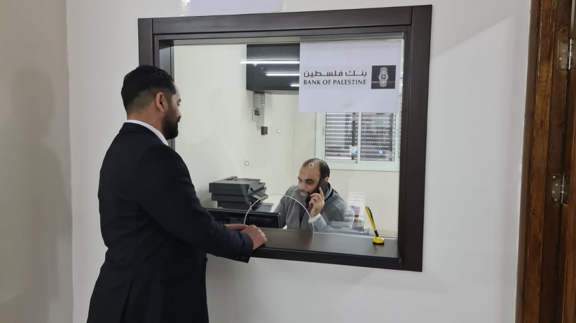 سلطة الاراضي: افتتاح لصندوق بنك فلسطين لخدمة المواطنين في مكاتبها بالخليل