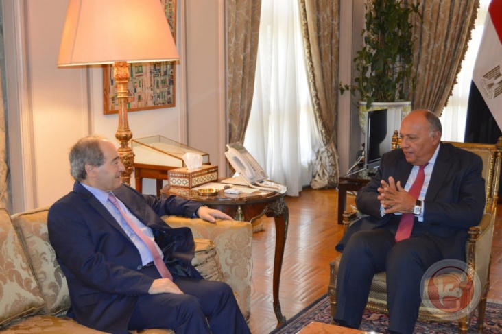 لاول مرة منذ سنوات - وزير الخارجية السوري يصل إلى القاهرة 