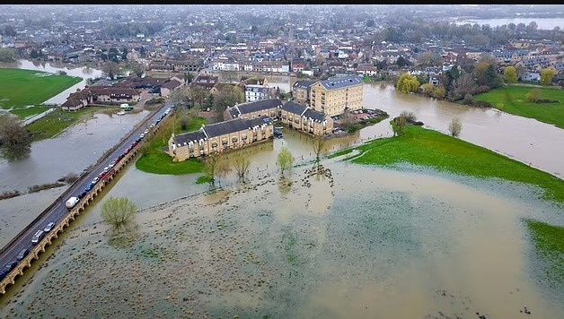 فيضانات تضرب بريطانيا.. و144 تحذيرا من هيئة الأرصاد