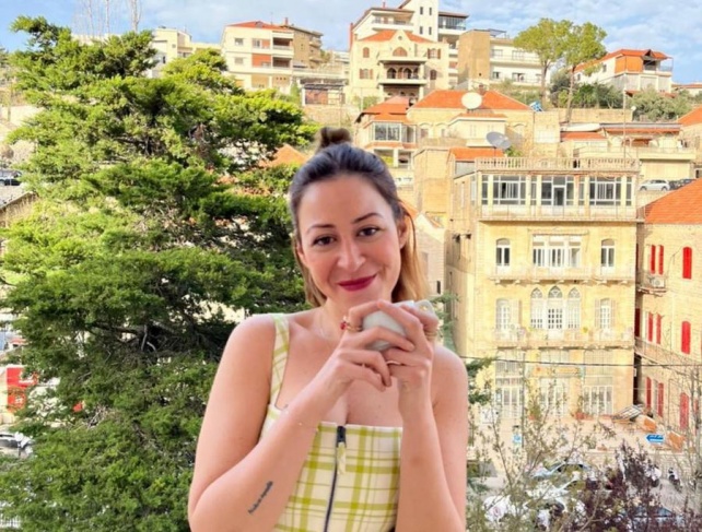 منة شلبي تعيش قصة حب في لبنان