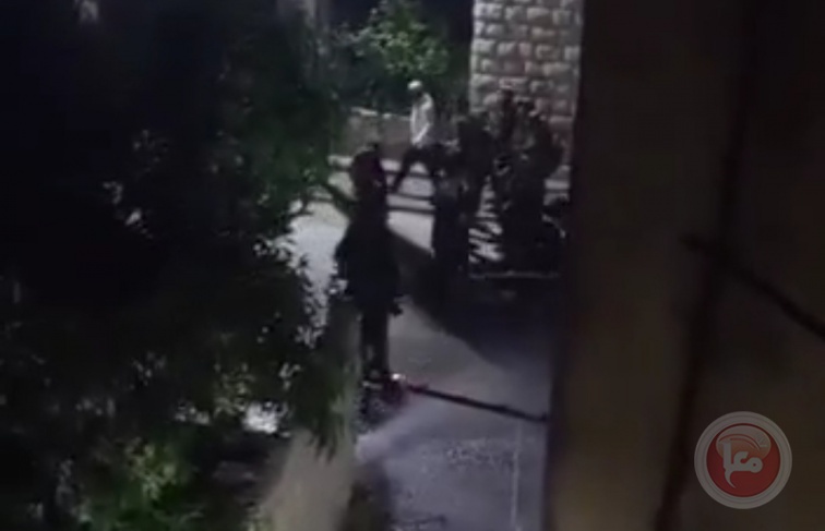 المستوطنون يهاجمون منازل المواطنين في كفل حارس 