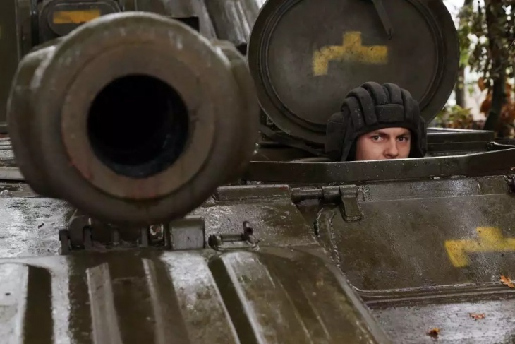 إعلام عبري: نقل أسلحة من إسرائيل للقوات الأوكرانية