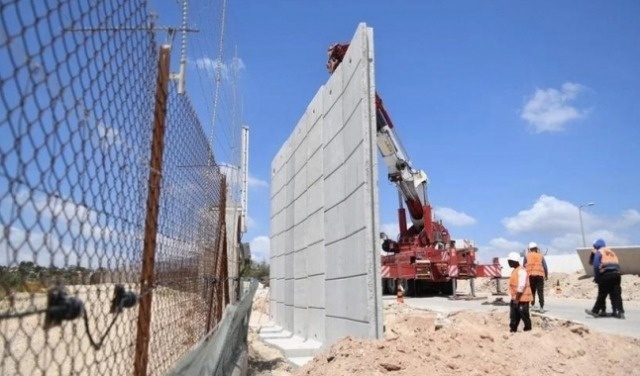 الاحتلال يشرع ببناء مقطع من الجدار على أراضي الجلمة