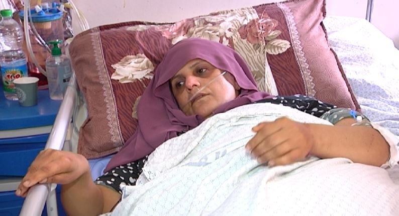 نجوى عيشة تتنظر النجاة من اثار صواريخ الاحتلال