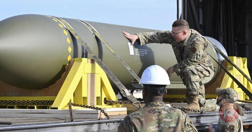 الجيش الأميركيّ ينشر صورة لقنبلة تغوص بأعماق الأرض