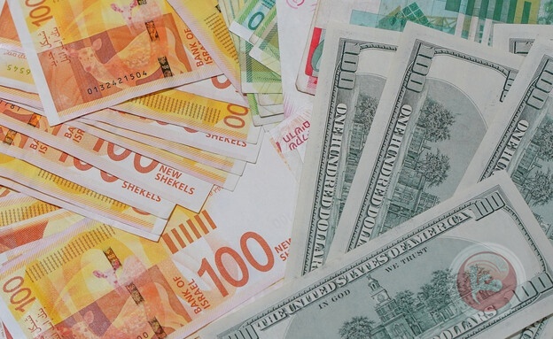 الدولار يقفز إلى 3.73 واليورو عند 4.02