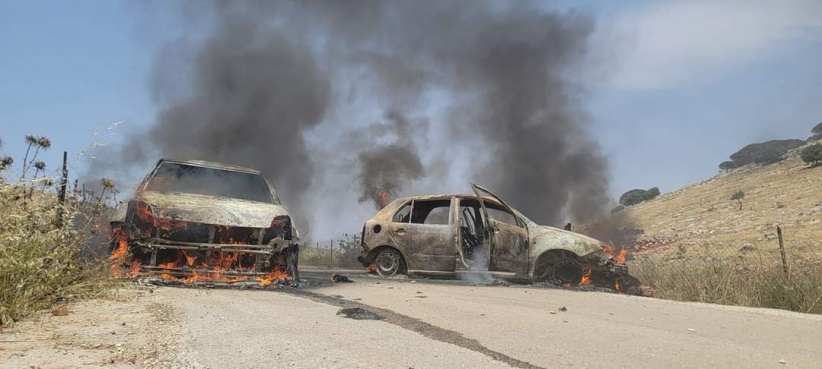 4 إصابات بالرصاص ومستوطنون يحرقون 5 مركبات و270 بالة قش شرق رام الله