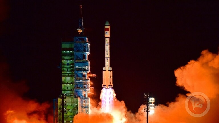 الصين تطلق مركبة فضائية مأهولة