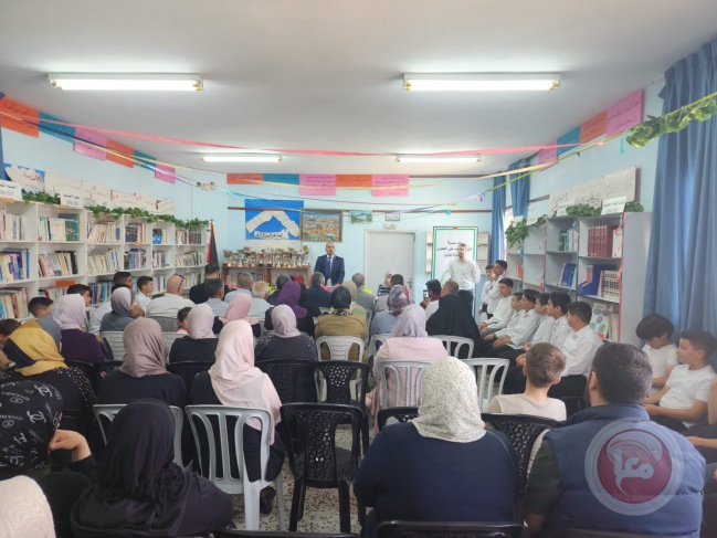مدرسة الشيخ الجعبري الثانوية في الخليل تكرم ذوي الطالب المتفوق 