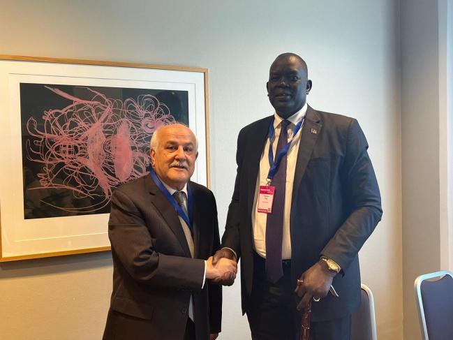الوزير رياض منصور يلتقي وزير خارجية جنوب السودان في أوسلو