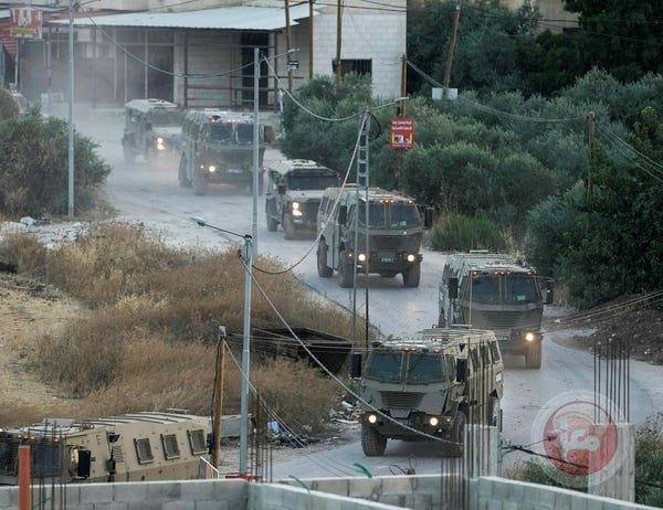 The occupation arrests 3 young men from Arraba and storms villages and towns in Jenin