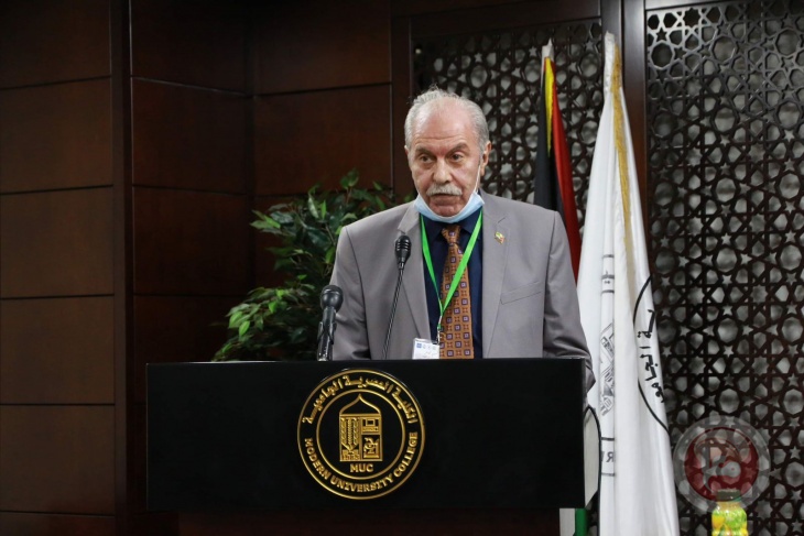التبرع بمكتبة الباحث الموسوعي جهاد صالح للكلية العصرية الجامعية