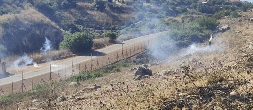 The Israeli army fires smoke bombs at a Lebanese army patrol in the Bastra area