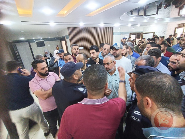 موظفون عموميون ينظمون وقفات بغزة للمطالبة بتعديل الشهادة العلمية وإلغاء مسابقة الديوان