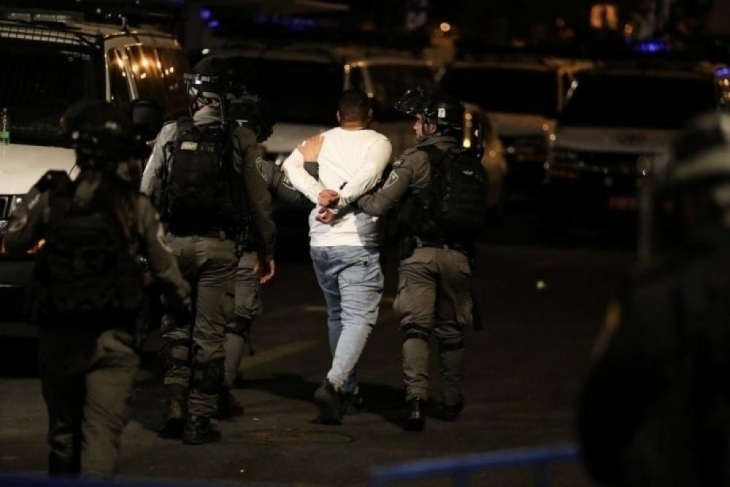 The occupation arrests 8 citizens from Jerusalem Governorate