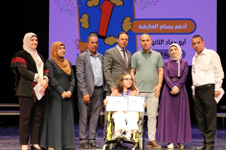  الطالبة حنين الغافي بطلة تحدي القراءة العربي على مستوى فلسطين