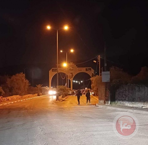 Settlers throw stones at citizens' cars, west of Salfit