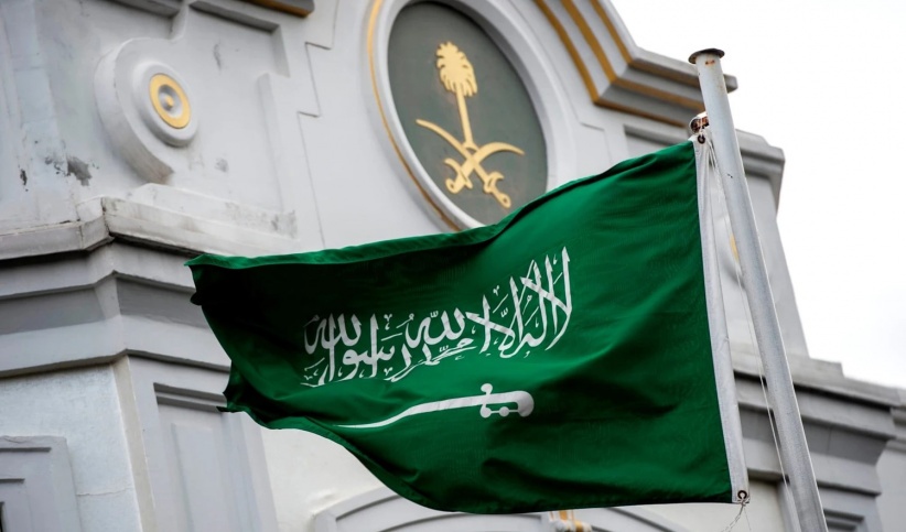 Newspaper: Saudi Arabia offers to finance the authority in return for normalization