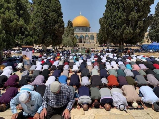 45,000 worshipers perform Friday prayers at Al-Aqsa Mosque