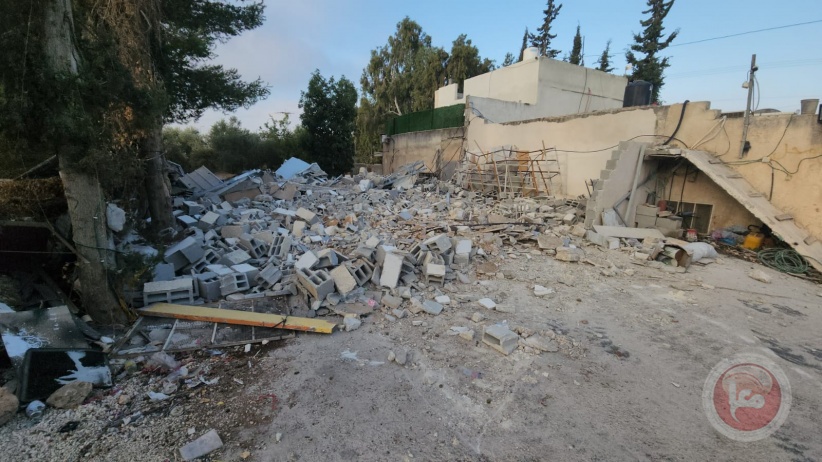 Salfit: The occupation demolishes a building in Deir Ballut