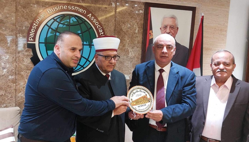 وزير الأوقاف والشؤون الدينية يزور جمعية رجال الأعمال الفلسطينين بغزة