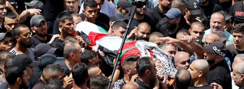 The masses of Tulkarem attend the funeral of the martyr Mahmoud Jarad
