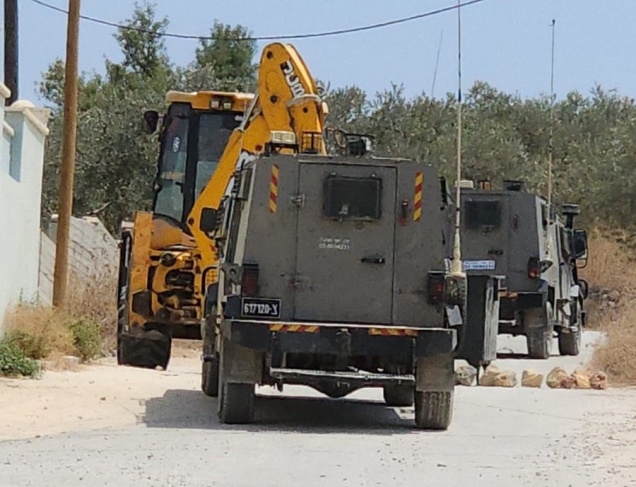The occupation confiscates a bulldozer west of Salfit (photos)