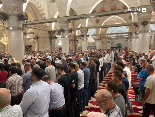 50 thousand perform Friday prayers at Al-Aqsa Mosque