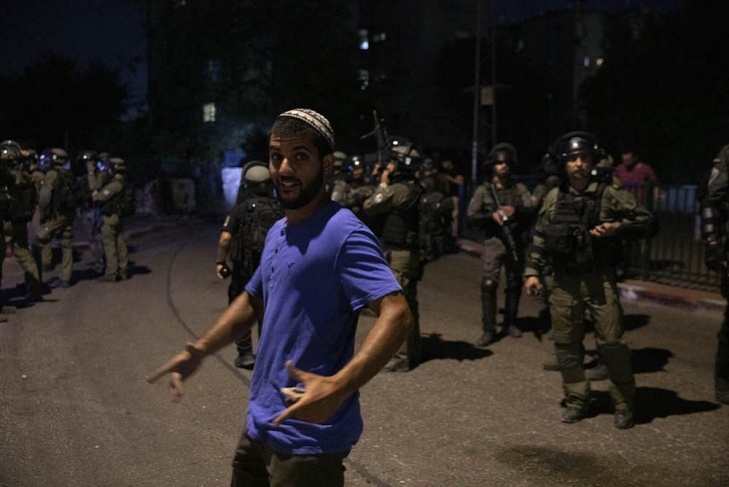 إصابة مواطنين في هجوم للمستوطنين على بلدة حوارة جنوب نابلس