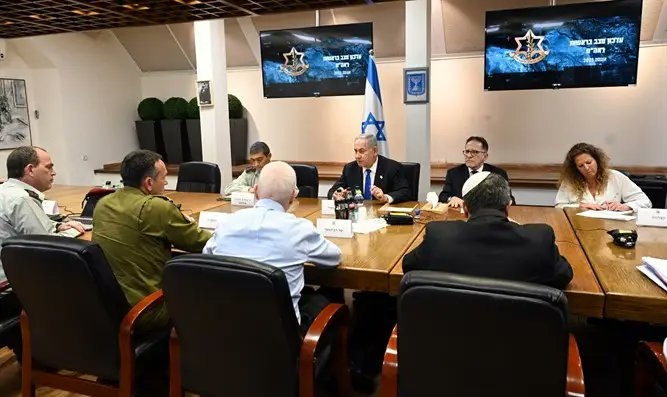 Netanyahu is conducting an assessment of the security situation at the Defense Ministry headquarters