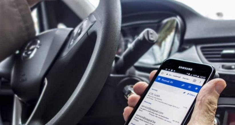هل يمكن للهواتف الذكية أن تجعلنا سائقين أكثر أمانًا؟