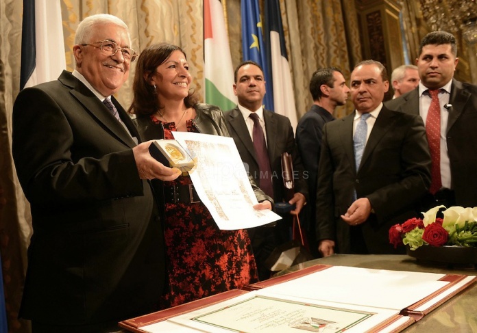 Paris withdraws its medal from President Abbas after his statements about the “Holocaust”