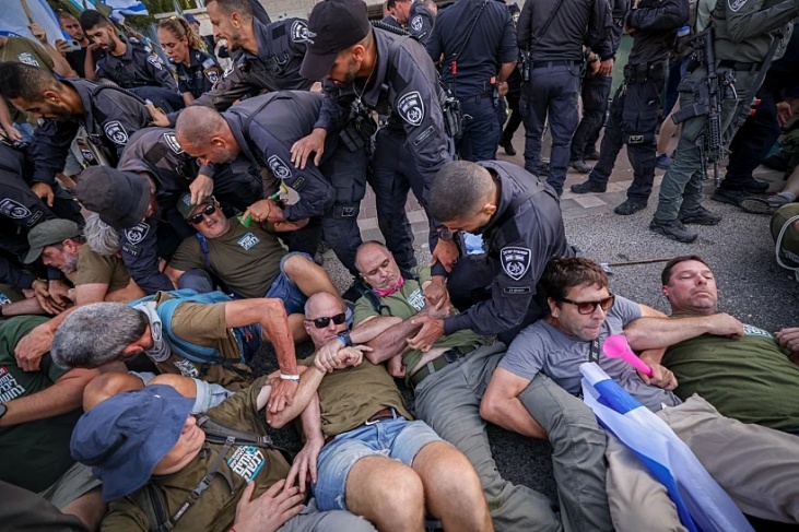 Opponents of "judicial reform"  They clash with the Israeli police