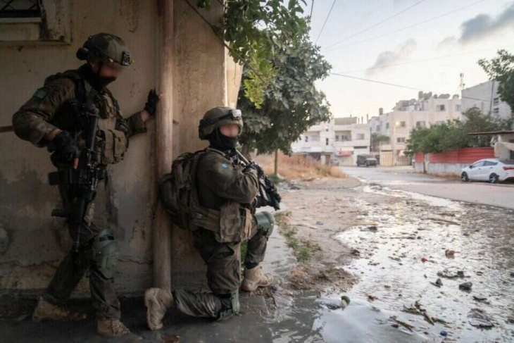 إصابة طفل بجروح حرجة وشاب برصاص الاحتلال قرب القدس