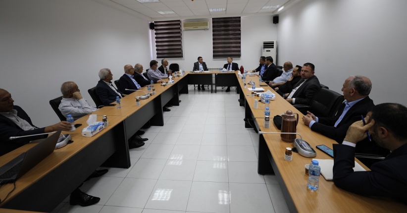 وزير الاقتصاد ومجلس إدارة شركة كهرباء محافظة القدس يبحثان مواجهة قرار قرصنة الاحتلال