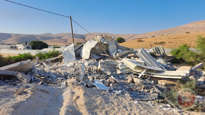 The occupation demolishes two houses east of Nablus