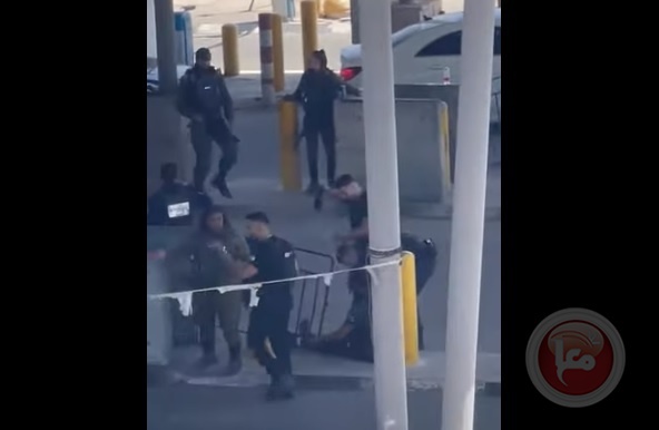 Watch - Qalandiya: A young man was shot for allegedly carrying out a ramming attack