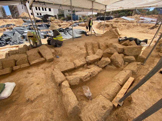 Dating back two thousand years... 4 new graves were found in the Roman cemetery in Gaza