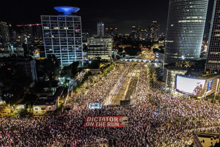 Tens of thousands demonstrate against Netanyahu's government