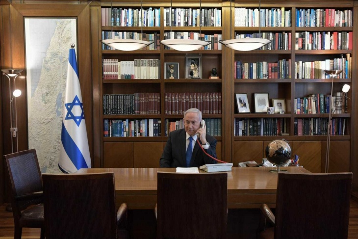 Hacking into Netanyahu's office and seizing a briefcase
