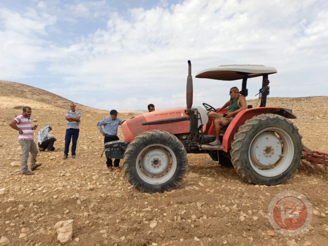 To seize it - settlers plowing land in the Jordan Valley (photos and video)