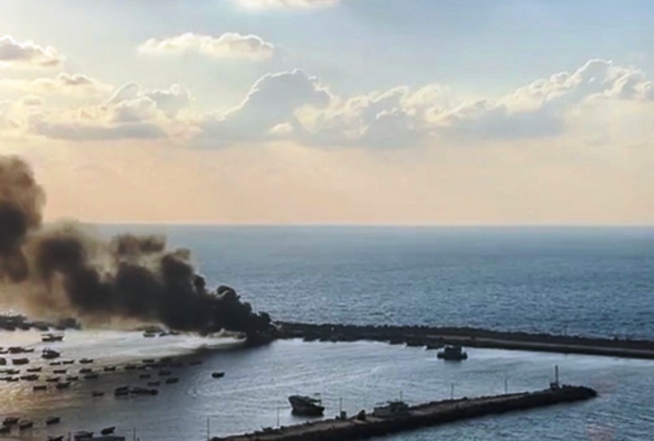 Occupation warships bomb Gaza port and destroy fishermen's boats